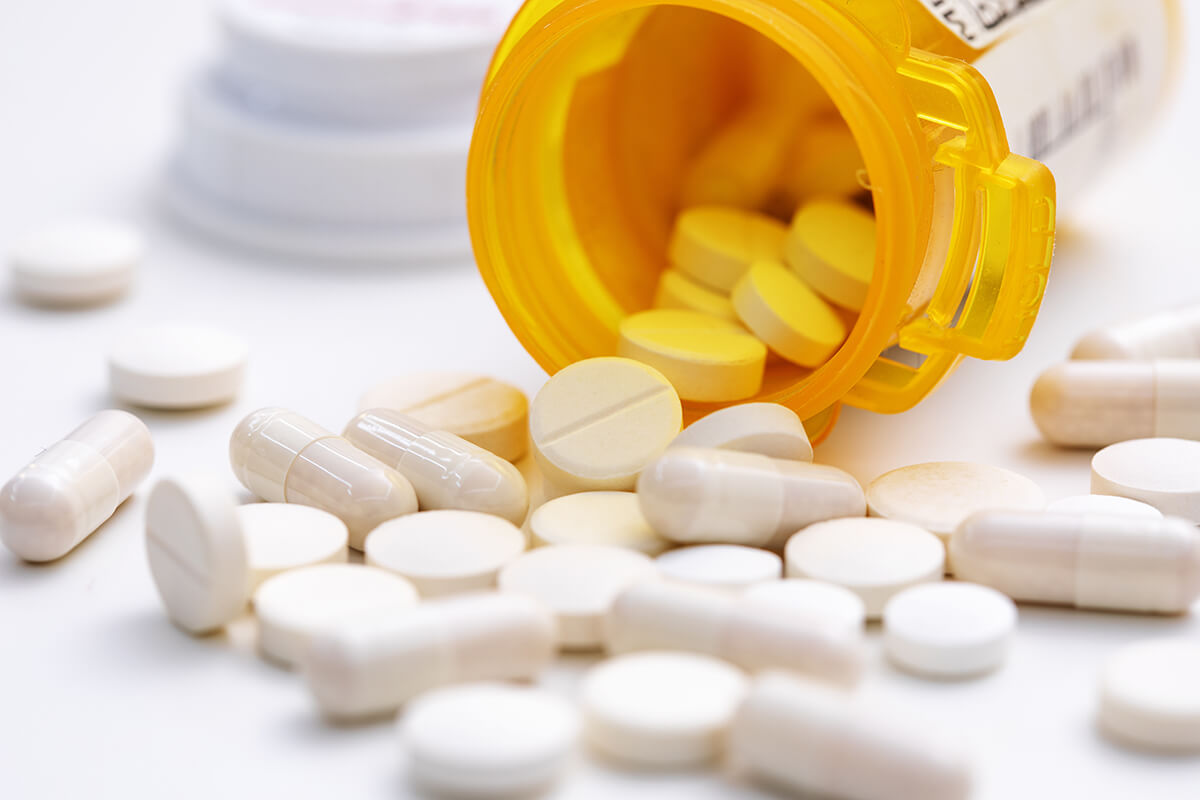 prescription bottle with white pills and tablets spilling out shows what is oxycontin